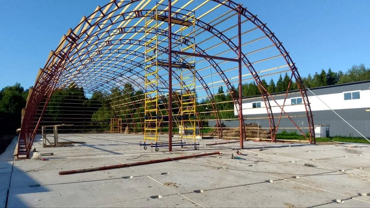 Каркас ангара на бетонных плитах